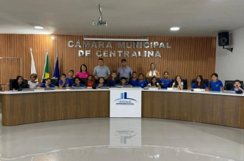Foto - 06/05/2026 - Alunos da EM Carlos Prates visitam a Câmara