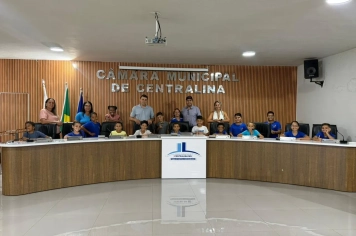 Foto - 06/05/2026 - Alunos da EM Carlos Prates visitam a Câmara
