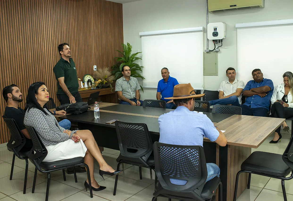 Vereadores reúnem-se com a Emater-MG e logo após realizam a 12ª Reunião Ordinária